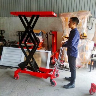 Xe nâng mặt bàn 500kg cao 1500mm giá rẻ tại Hưng Việt