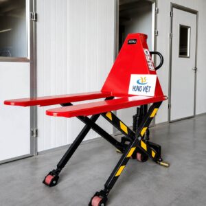 Khả năng di chuyển linh hoạt giúp tối ưu quá trình bốc xếp và luân chuyển hàng hóa giữa các khu vực.