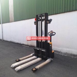 Chân rộng hơn càng nâng giúp xỏ vào nhiều loại pallet khác nhau.