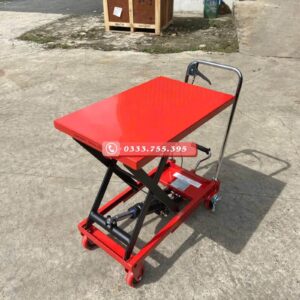 Thiết kế có bàn nâng cực tiện lợi, nâng được nhiều loại hàng hóa.