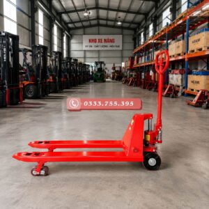 Xe được thiết kế để nâng và di chuyển pallet hàng hóa có tải trọng lên đến 3 tấn.