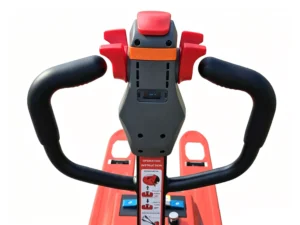 Tay cầm dễ điều khiển cùng các nút điều khiển linh hoạt.