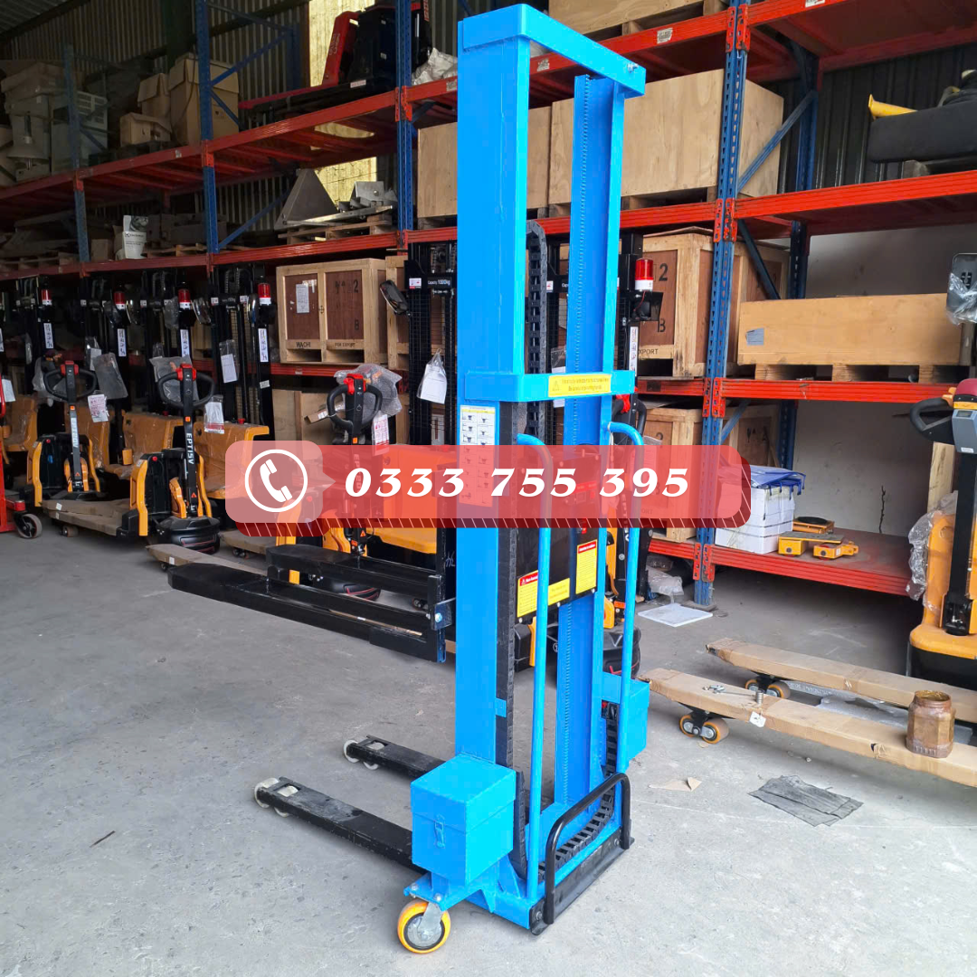 Xe nâng tự leo tải 1 tấn lên cao 1m6 tại Hưng Việt.