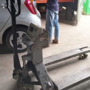 Xe nâng tay gắn cân đã sửa tại Hưng Việt